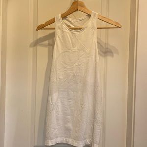 Lululemon workout tank. Size 8. Excellent condition